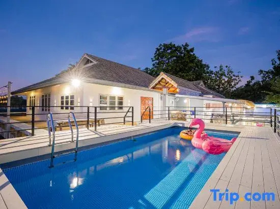 Starlight pool villa