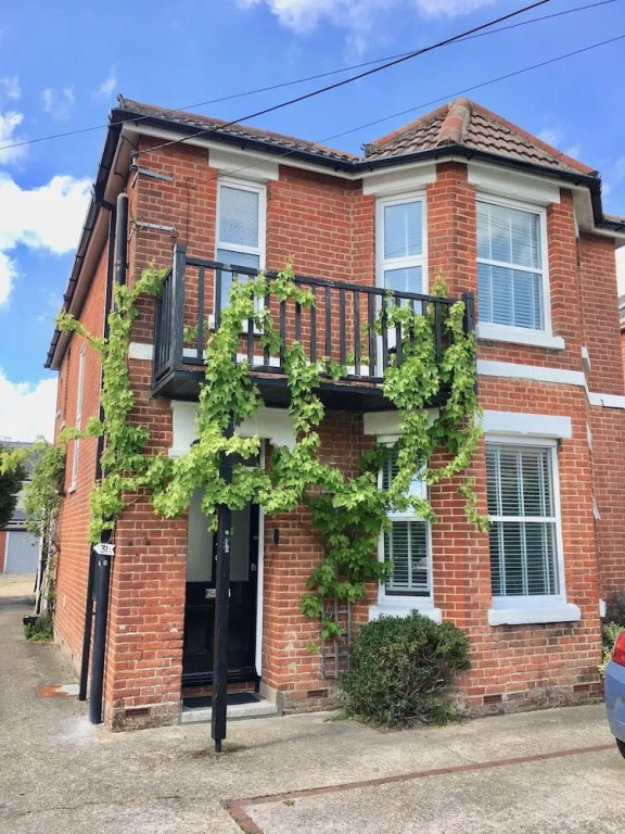 Netley Village Apartment By Your Stay Solutions Short Lets & Serviced Accommodation Netley Southampton With Free Wi-Fi
