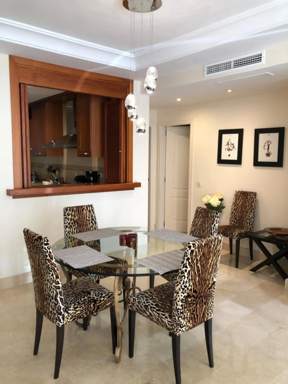 Beachside Luxury 2 bedroom apartment, Puerto Banus