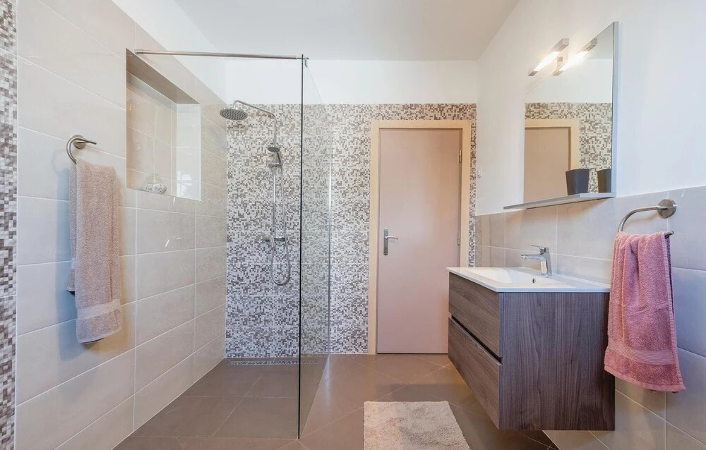 4 Bedroom Gorgeous Home In Pula