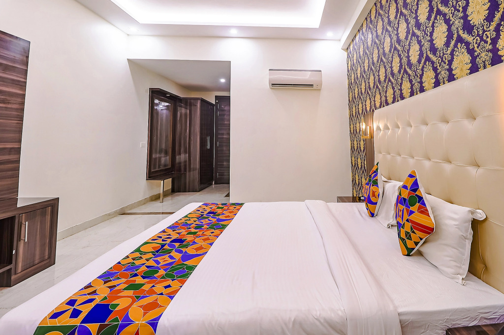Fabhotel Swess Grand
