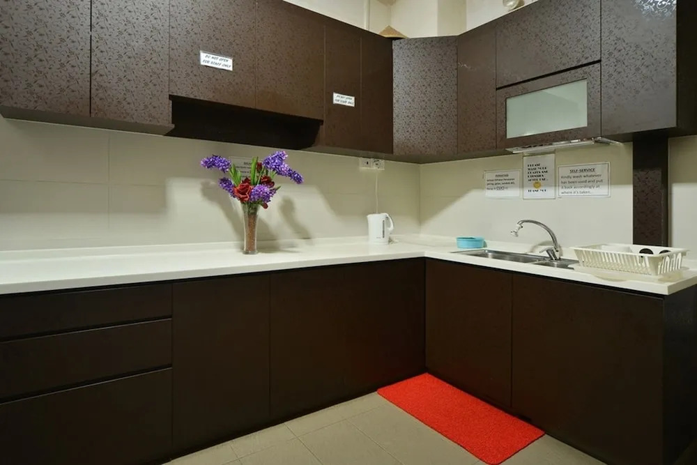 RedDoorz Hostel @ Lavender MRT