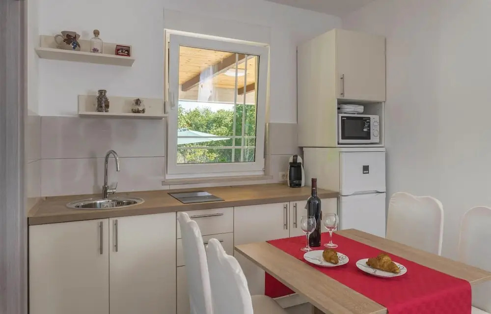 1 Bedroom Gorgeous Home In Marcana