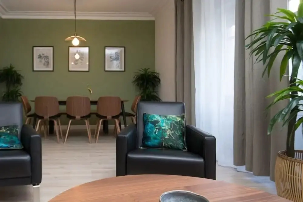 Luxurious Decor 4bdr Apt in Central, Eixample