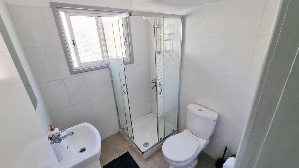 Modern Retreat: 2br Stylish Apt with Comfy Rooms! Smart TV with 200MBPS Internet