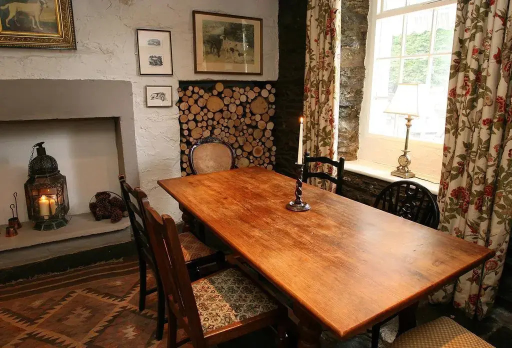 The Hare & Hounds Inn
