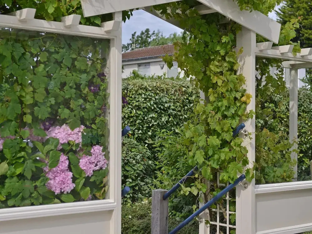 Modern Furnished Detached Bungalow, Located on the Marina