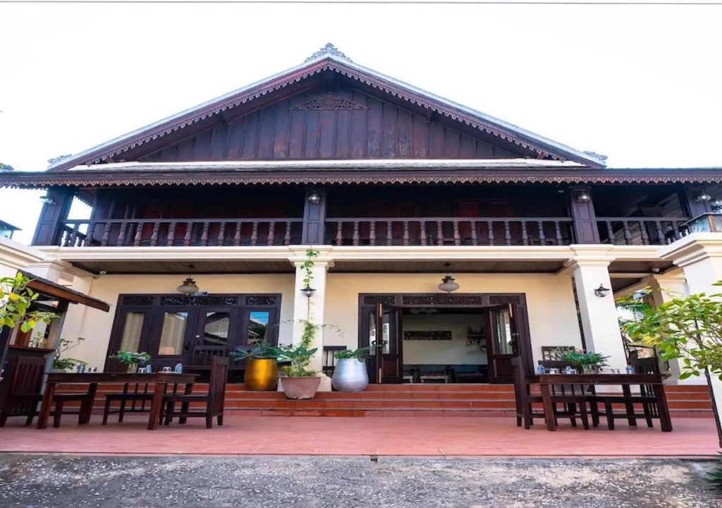 Y Not Lao Villa