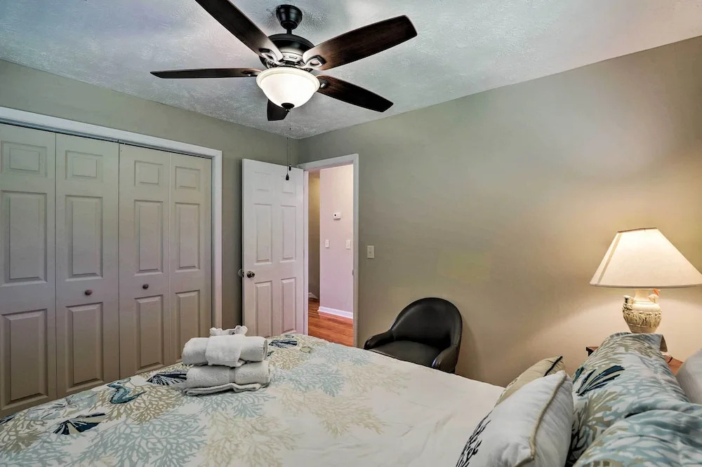 Spacious Mount Pleasant Home: 5 Mi to Beach