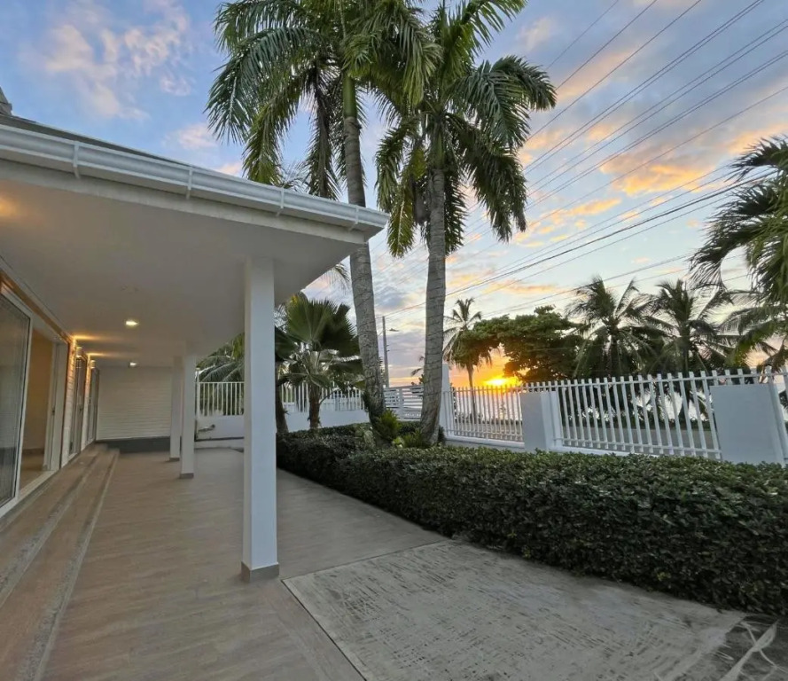 Zaba Beach House