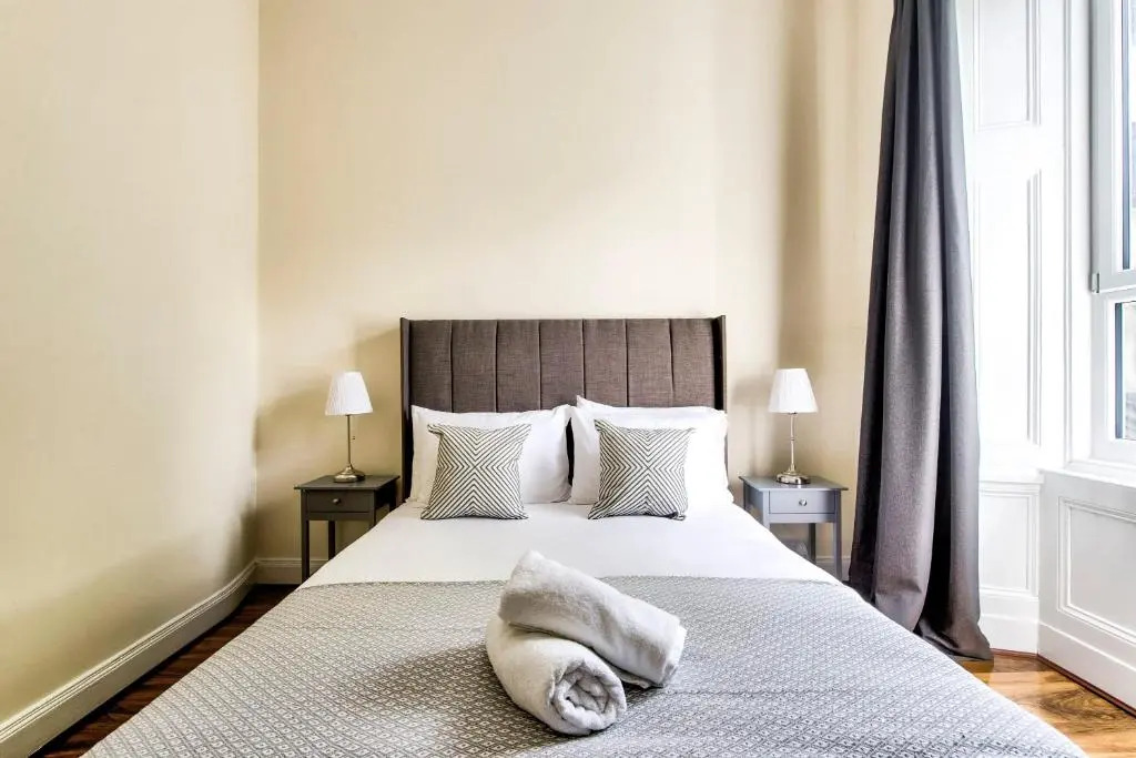 Stunning 5 bedroom apt, close to city centre, SEC, Hydro and motorway