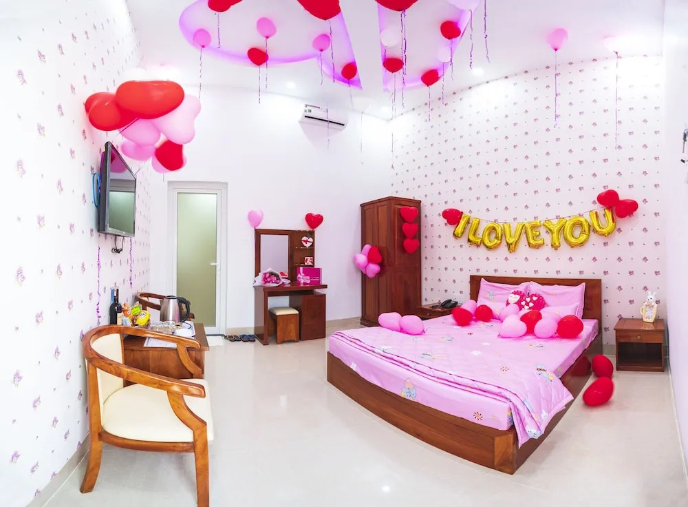 Paradise Hotel