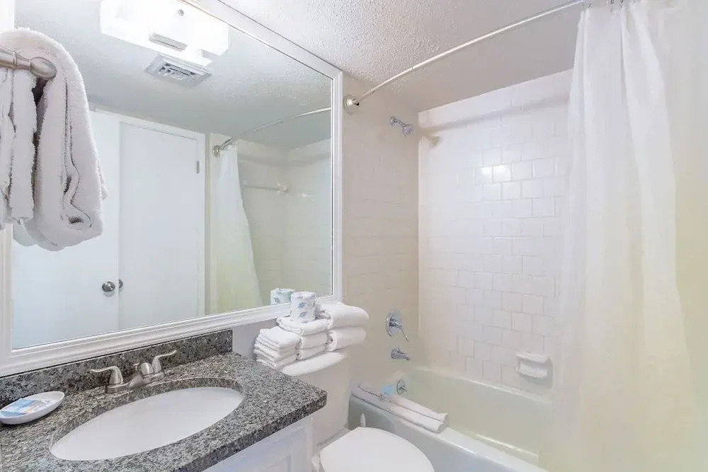 Gulf Shore Condo #2A - 2 Br condo by RedAwning