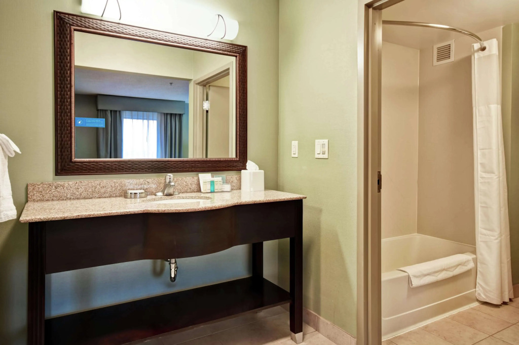 Hampton Inn & Suites Detroit-Canton