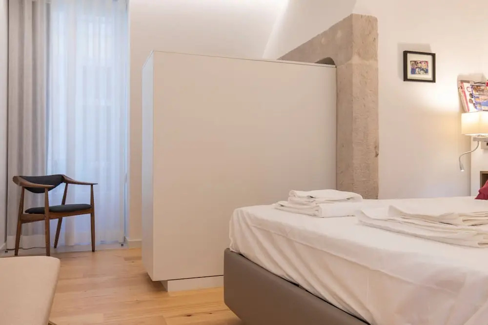 Trendy & Classic 2 Bedroom Apartment