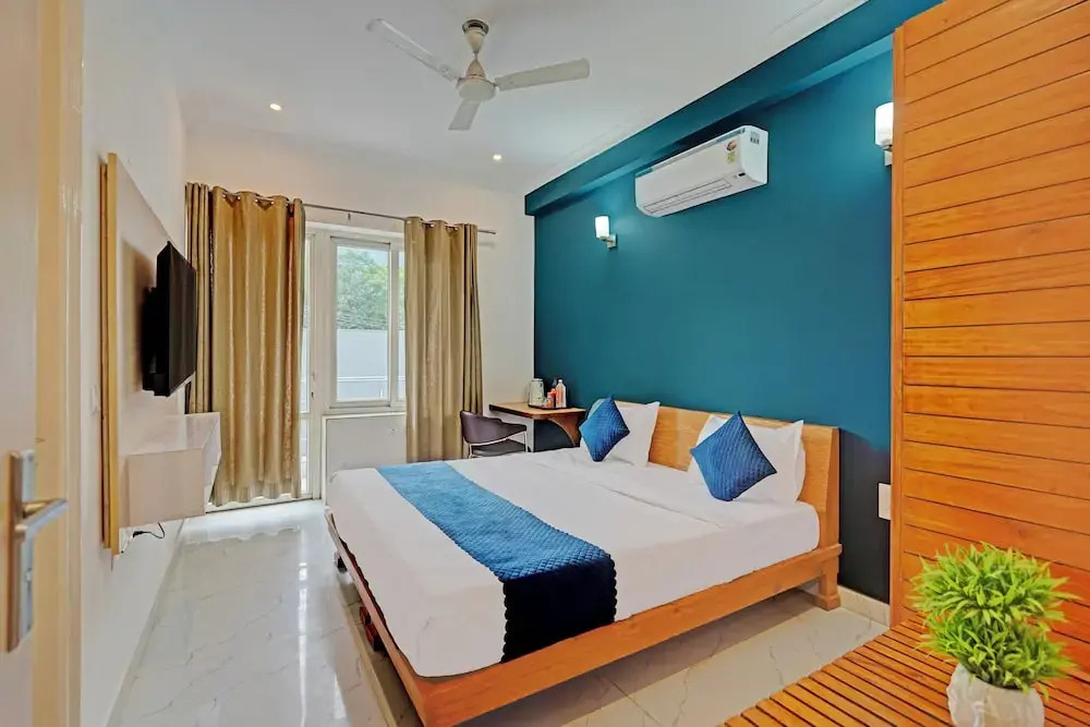 Madstays Hotel - Medicity Near Medanta Hospital