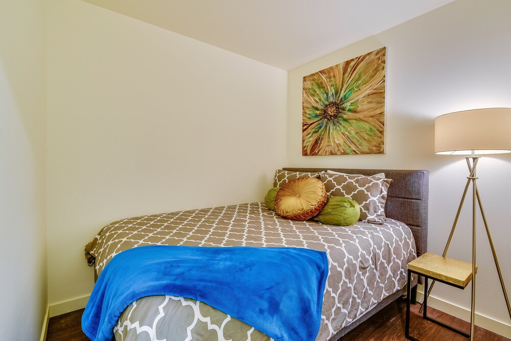 Modern Suite at the Market - Two Bedroom Apartment