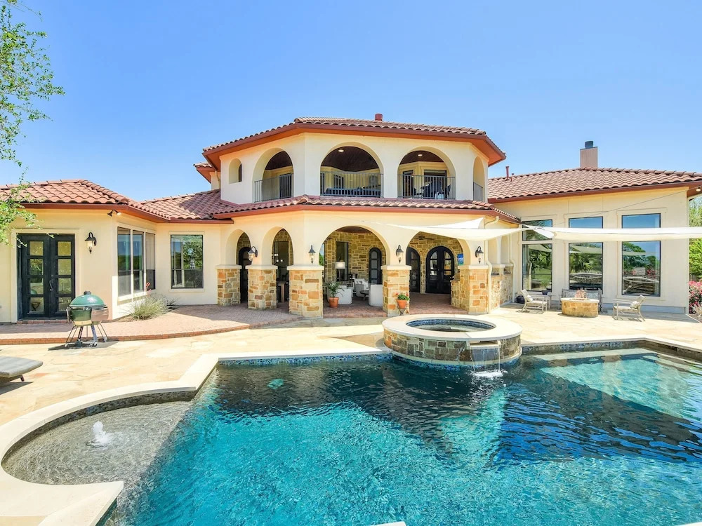 The Arrive Sunrise Estate On Lake Austin 5 Bedroom Estate