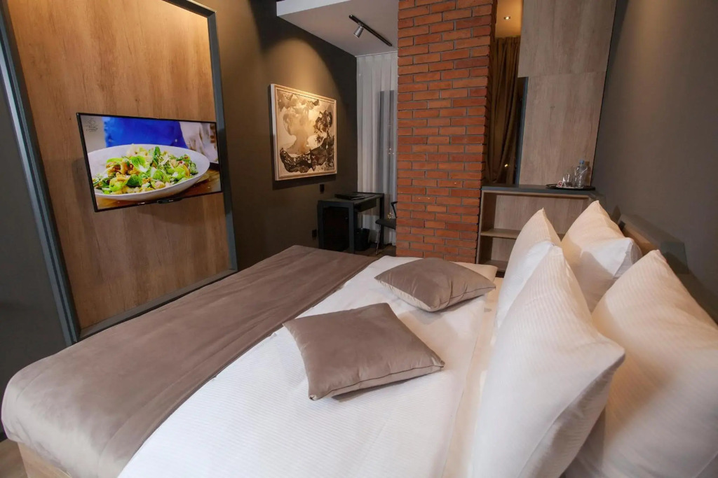 Solun's Riversides Room