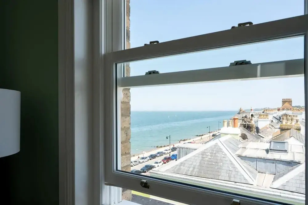 Luxury Beachfront Penthouse, Panoramic Sea Views