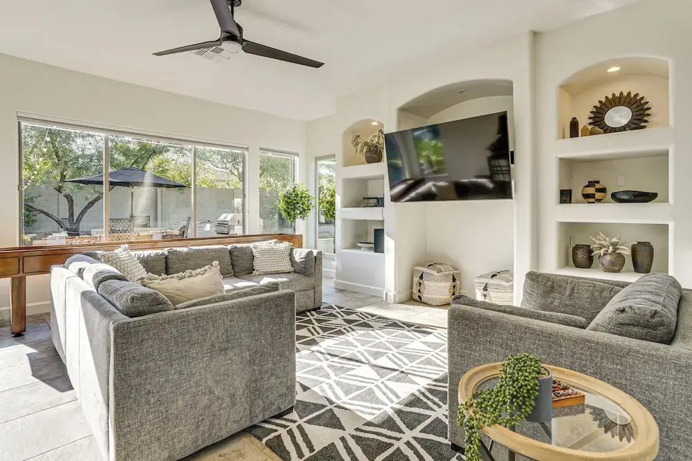 Outdoor Oasis: Spacious Family Escape in Goodyear!