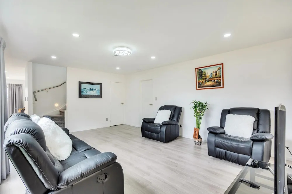 Superb Holiday Home near Airport