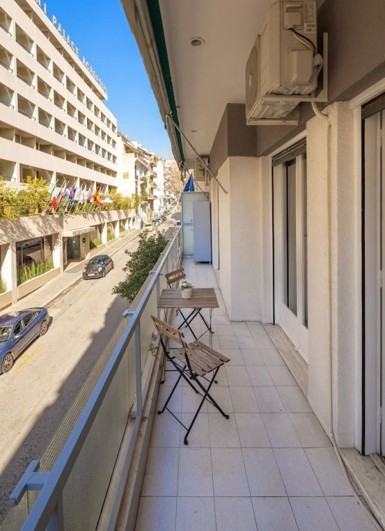 UPSTREET Modern Downtown Flat -Acropolis