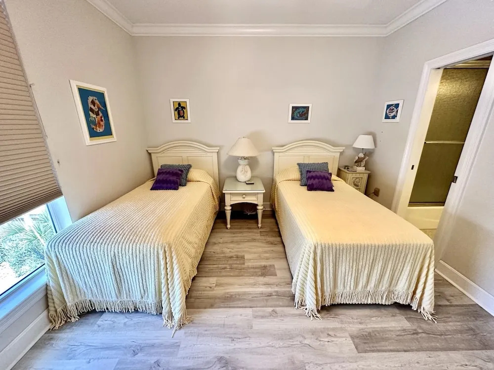 Sea Shell 3 Bedroom Townhouse by RedAwning