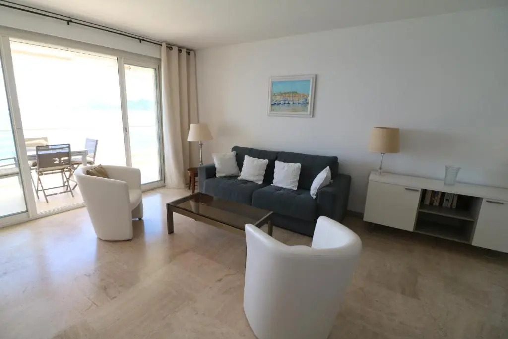 Amazing Sea View 2 Bedroom Front of the Beach 303