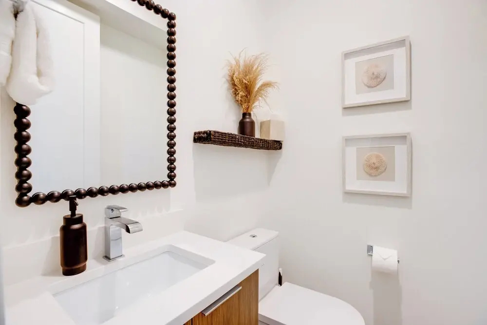 Luxe Seaside Vacation Rental: Walk Downtown!