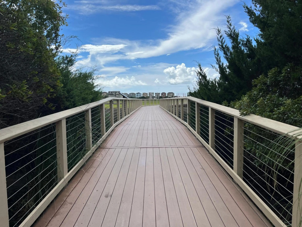 2 BR/BA Condo - Boardwalk to Beach. 3 Pools. Tennis Courts
