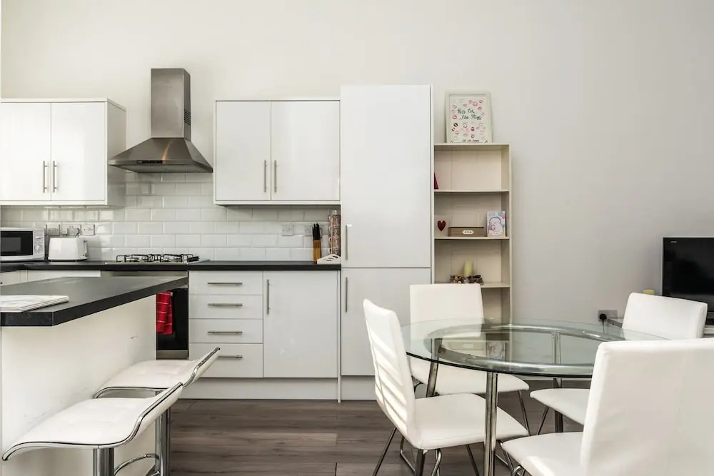 Modern 3BD House Near Heathrow and Tube Station