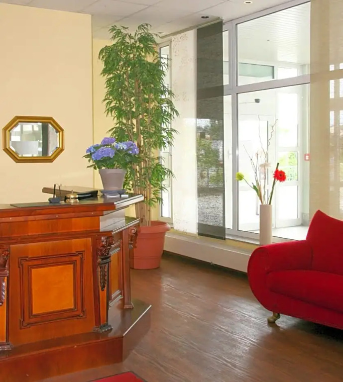 atrium Hotel