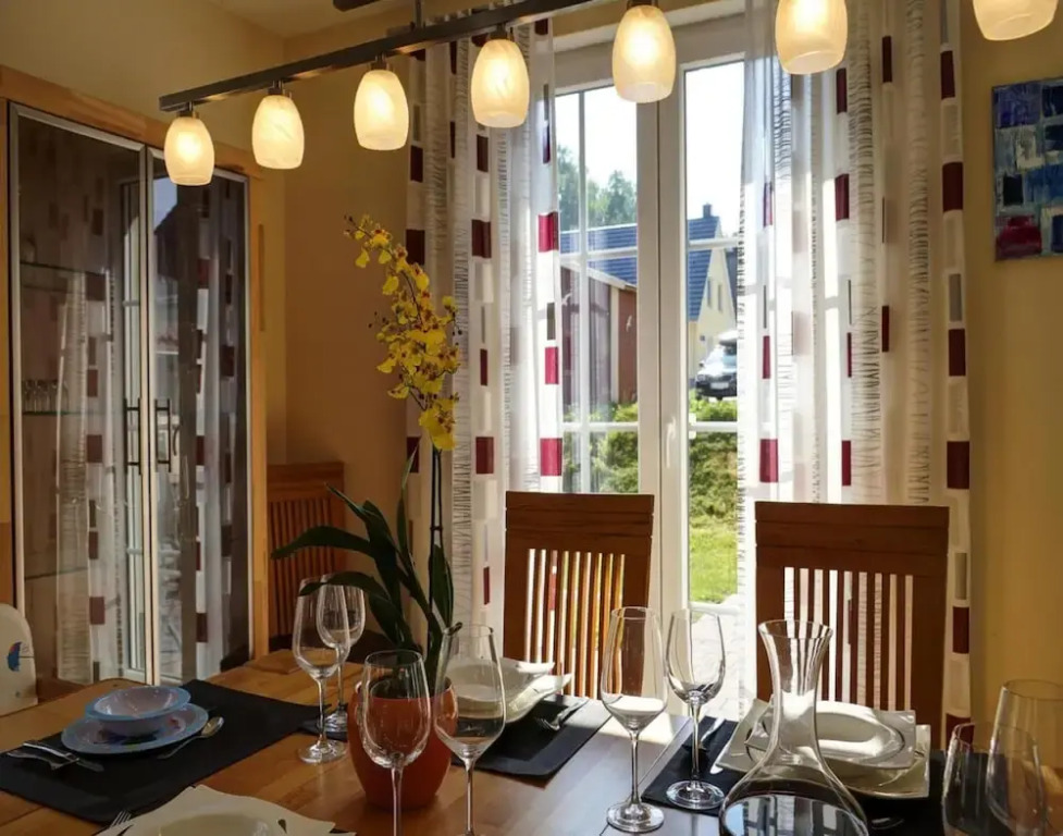 Holiday House Nightingale, Glowe