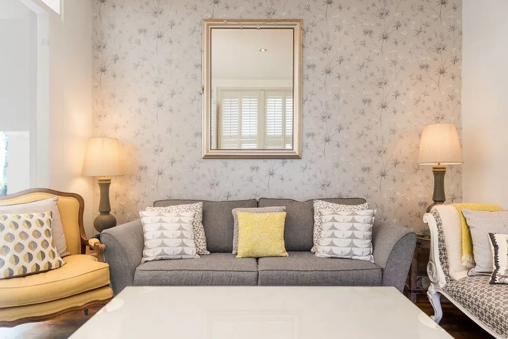 Beautiful Home W/terrace in North London, 6 Guests