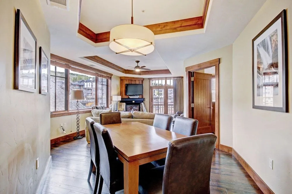 One Ski Hill Place S8325