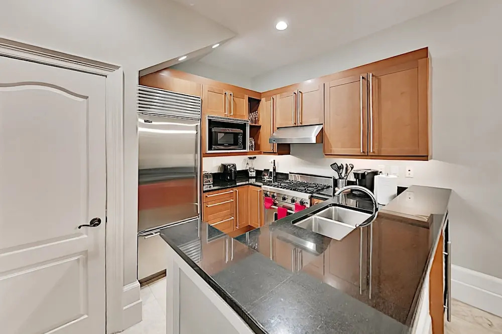 New Listing! Hip Le Jardin Gem W/ Pool & Hot Tub 3 Bedroom Townhouse