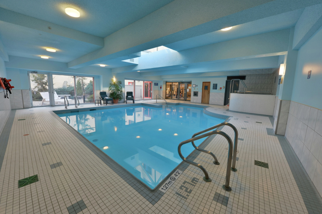 Holiday Inn Montreal Centre Ville Downtown by IHG