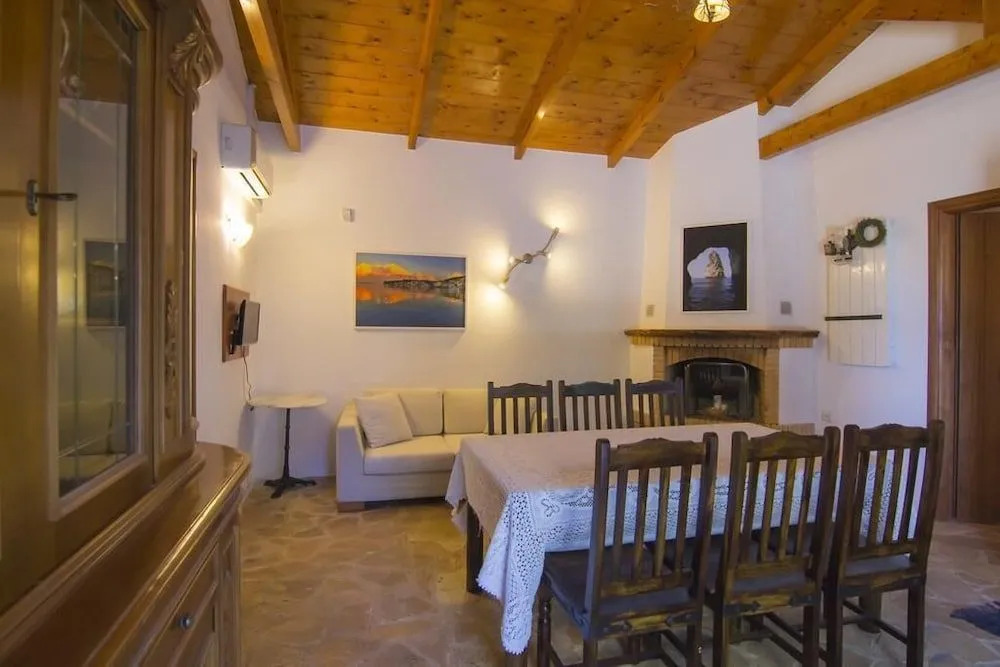Su La Strata Villa by CorfuEscapes