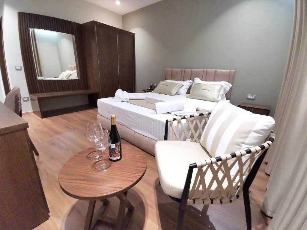 WHITE CROWN HOTEL