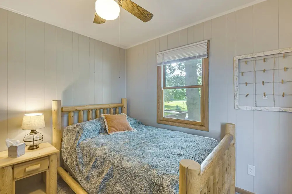 Scenic Views & Yard: Mississippi River Retreat!