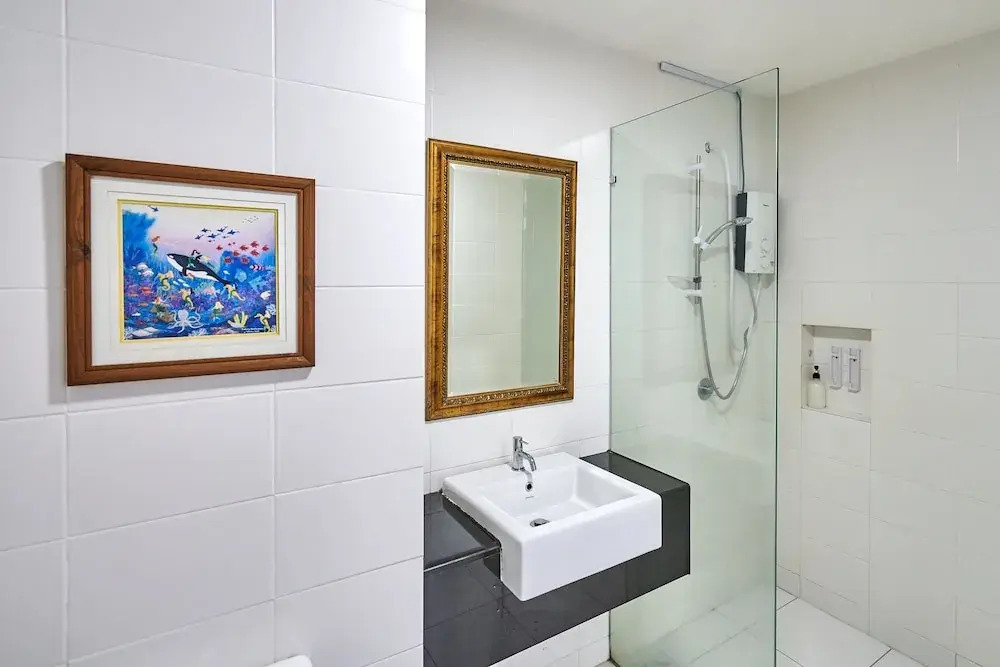 OYO Home 44001 Elegant Studio Setia Alam Trefoil