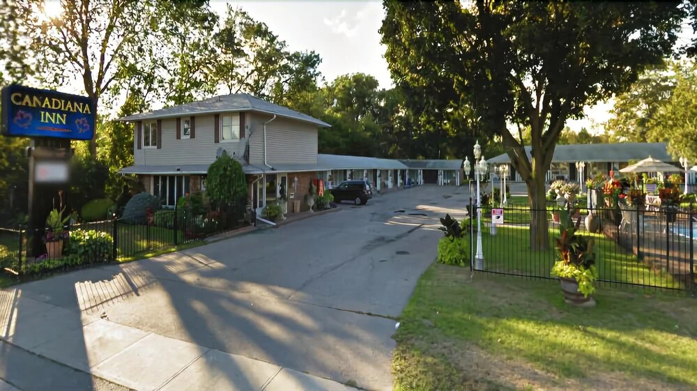 Canadiana Inn