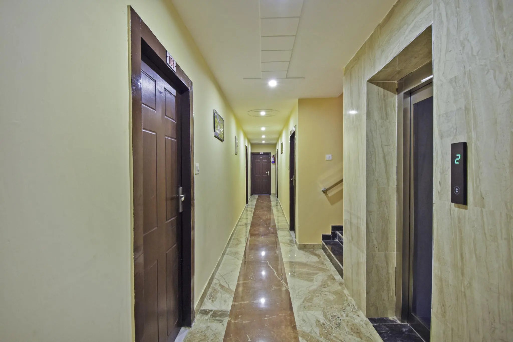 CAPITAL O75964 The Royel Center Hotel