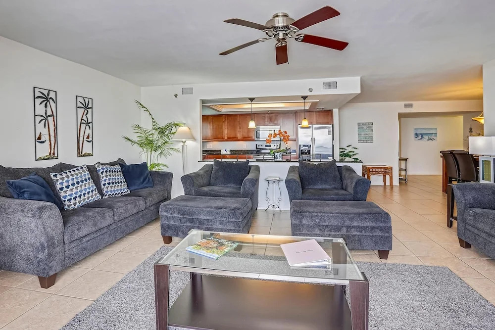 Trillium 1C Beach Front Condo With Private Balcony/updated/pool