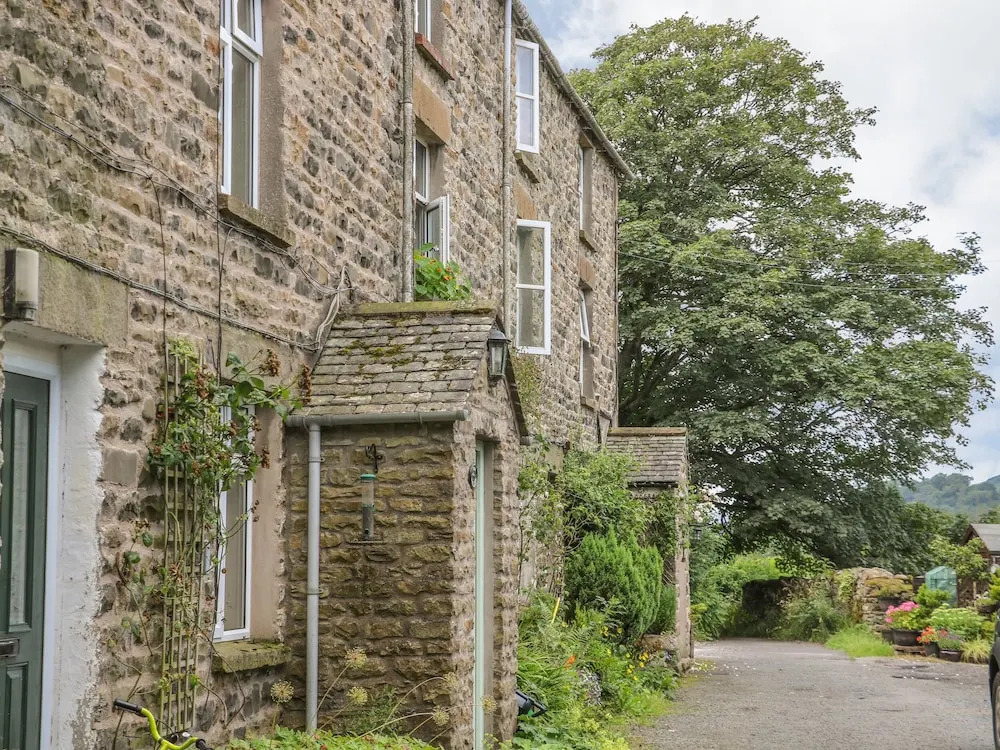 2 Farfield Row