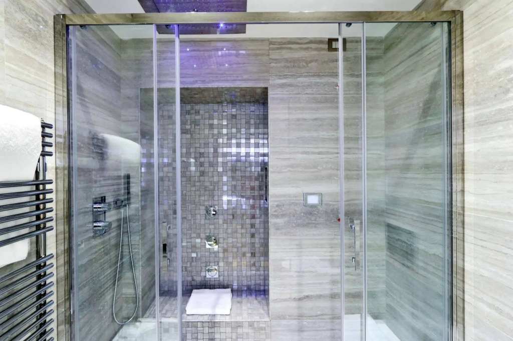 BQ House COLOSSEUM Luxury Rooms