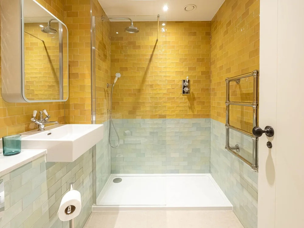 Three Bedroom Near Brick Lane by Belvilla