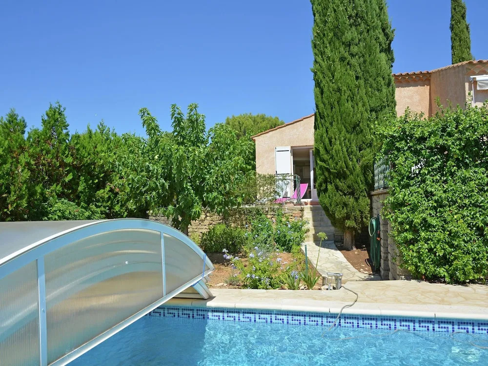 Saint-maximin: Pool & Peace