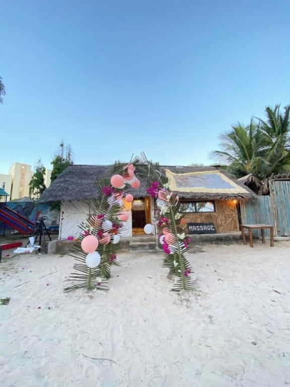 The New Big Tree Beach Resort